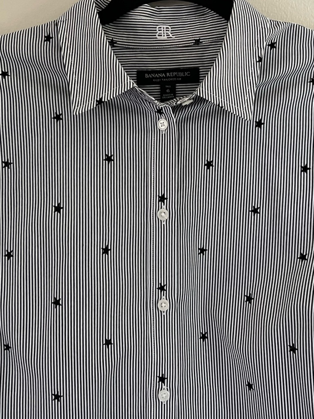 Women’s Banana Republic Riley Fitted Button Down Size 6 Tall Navy Stripes Stars